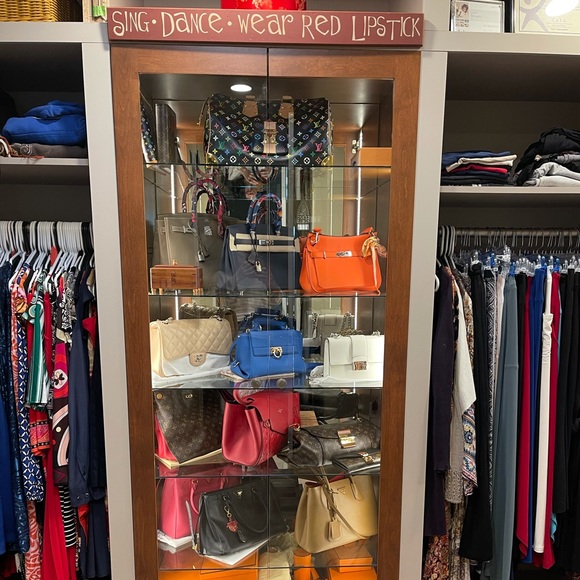 Meet your Posher, Lina - Picture 2 of 2